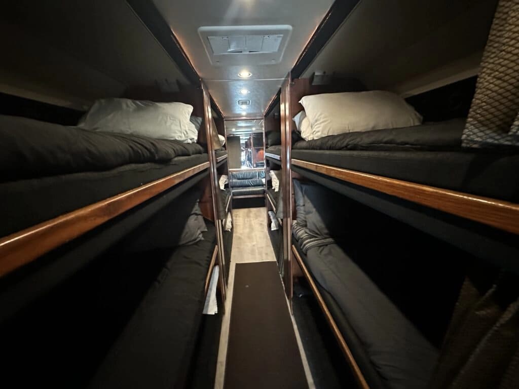 2002 Prevost XLII Entertainer Coach - Image 10
