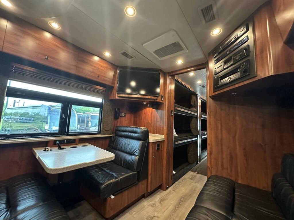 2002 Prevost XLII Entertainer Coach - Image 12