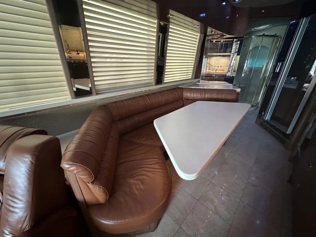 1999 Prevost Le Mirage XL Motor Home - Image 16