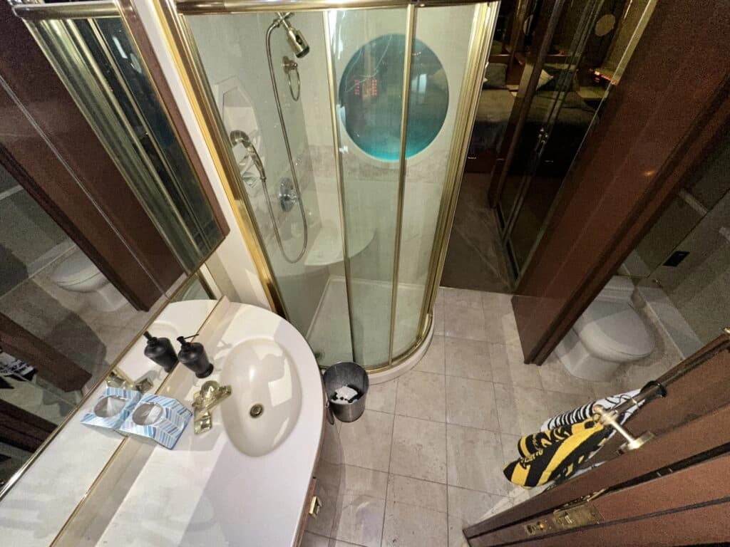 1999 Prevost Le Mirage XL Motor Home - Image 19