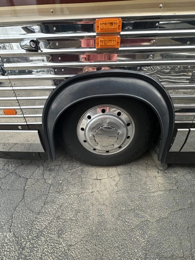 1999 Prevost Le Mirage XL Motor Home - Image 5