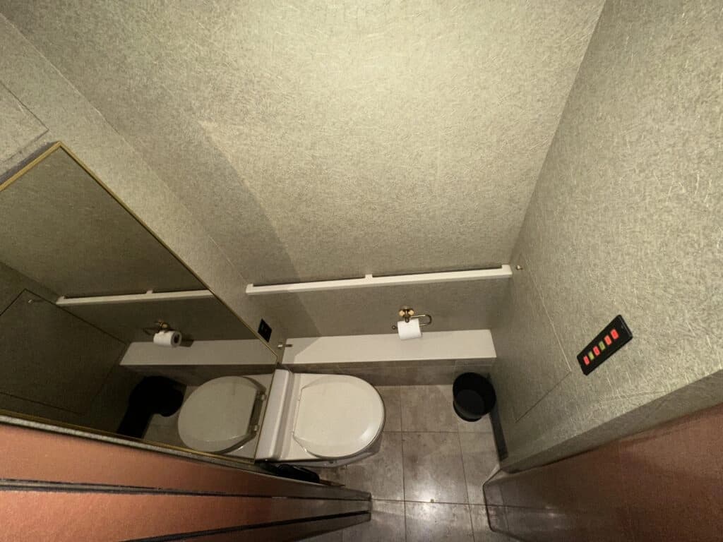 1999 Prevost Le Mirage XL Motor Home - Image 23