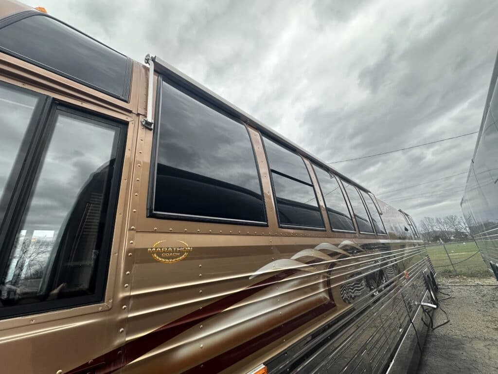 1999 Prevost Le Mirage XL Motor Home - Image 6