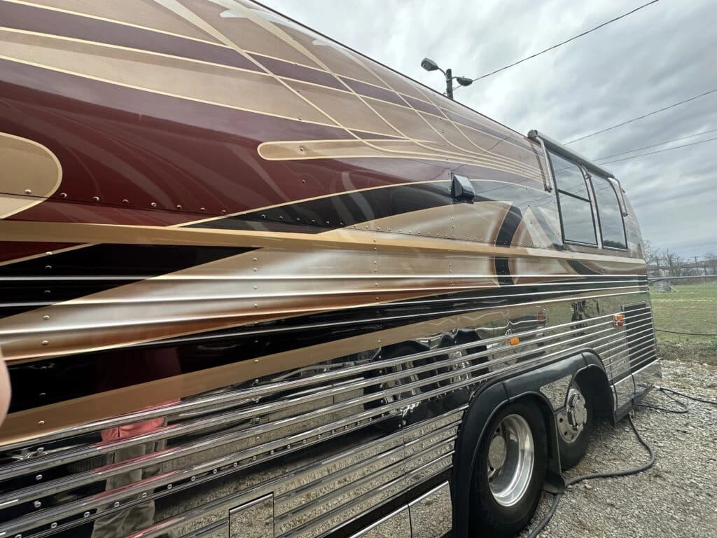 1999 Prevost Le Mirage XL Motor Home - Image 7