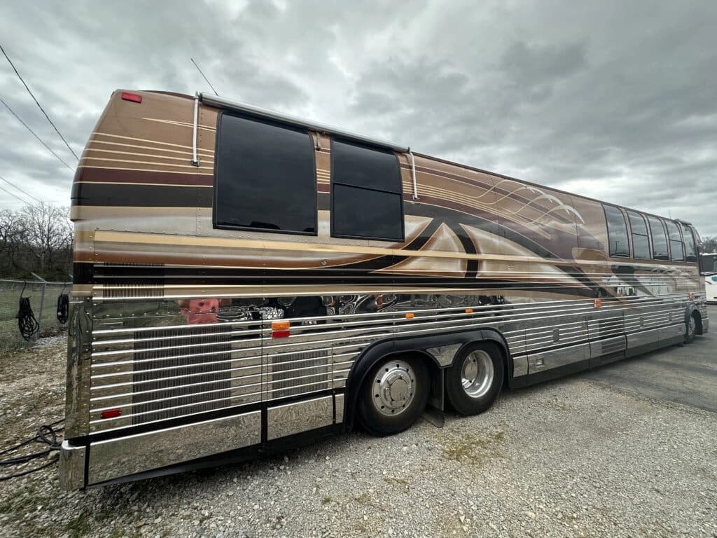1999 Prevost Le Mirage XL Motor Home - Image 8