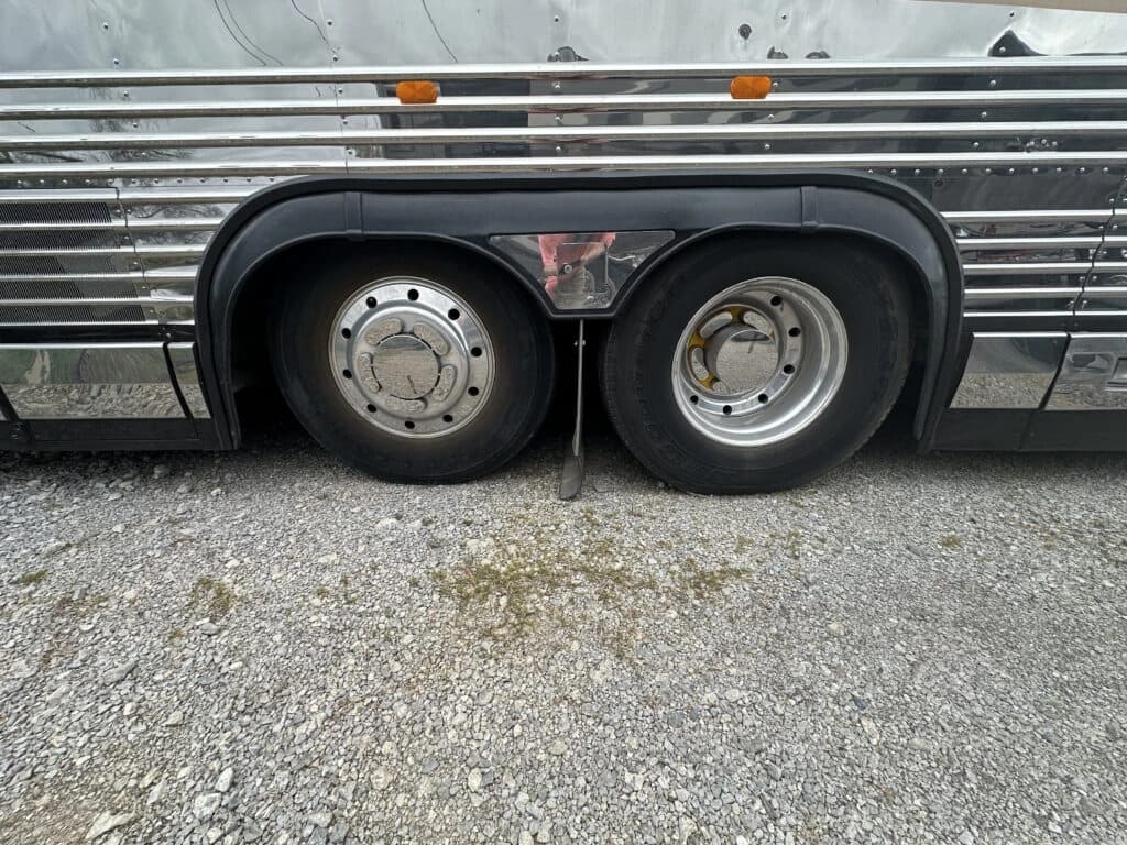 1999 Prevost Le Mirage XL Motor Home - Image 9