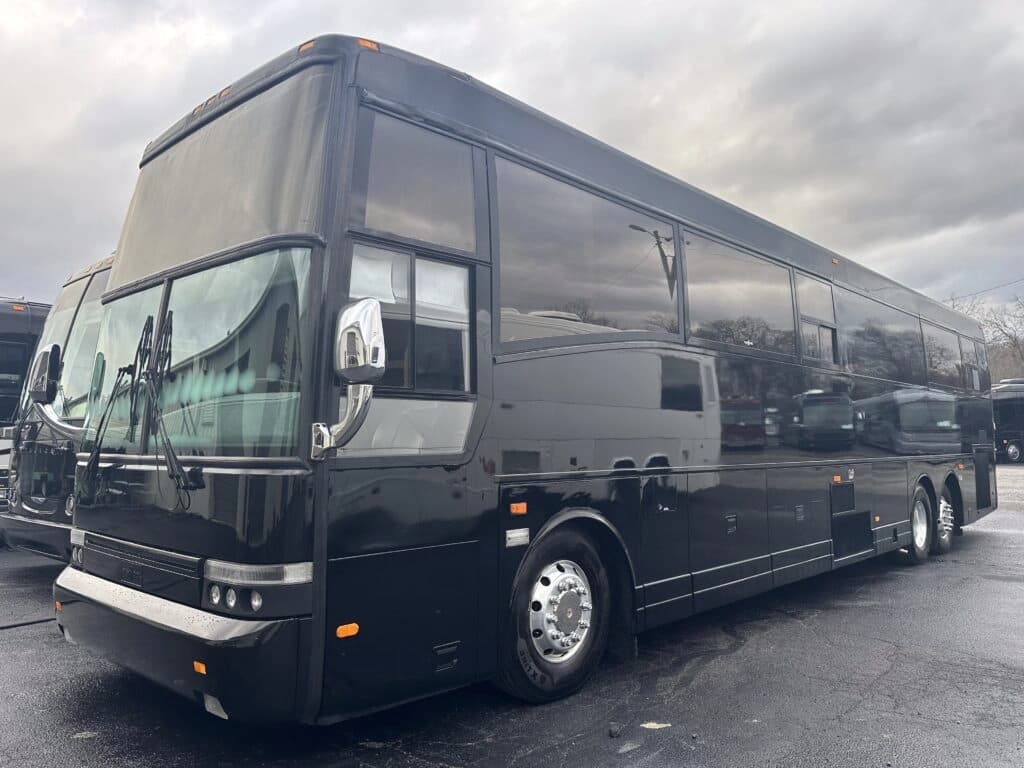 2000 VanHool T2145 Executive Day Coach - Image 1