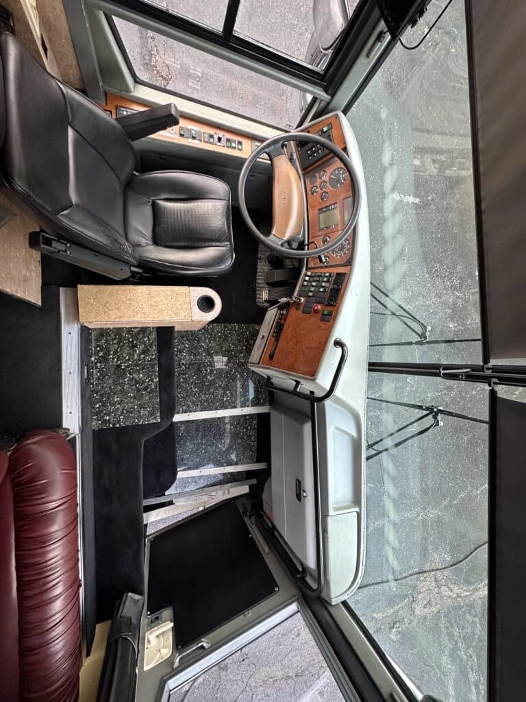 2000 VanHool T2145 Executive Day Coach - Image 12