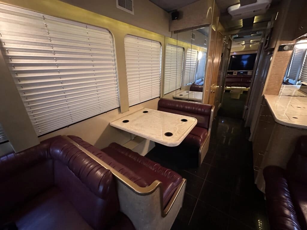 2000 VanHool T2145 Executive Day Coach - Image 13