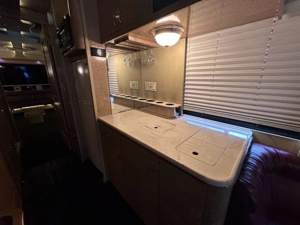 2000 VanHool T2145 Executive Day Coach - Image 14