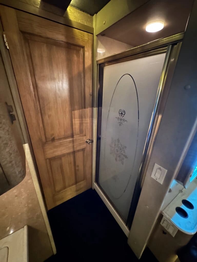 2000 VanHool T2145 Executive Day Coach - Image 18