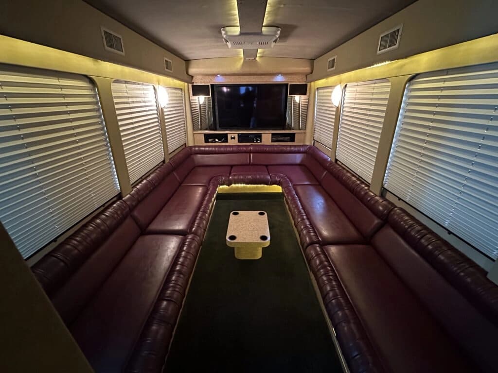 2000 VanHool T2145 Executive Day Coach - Image 20