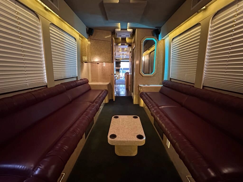 2000 VanHool T2145 Executive Day Coach - Image 21