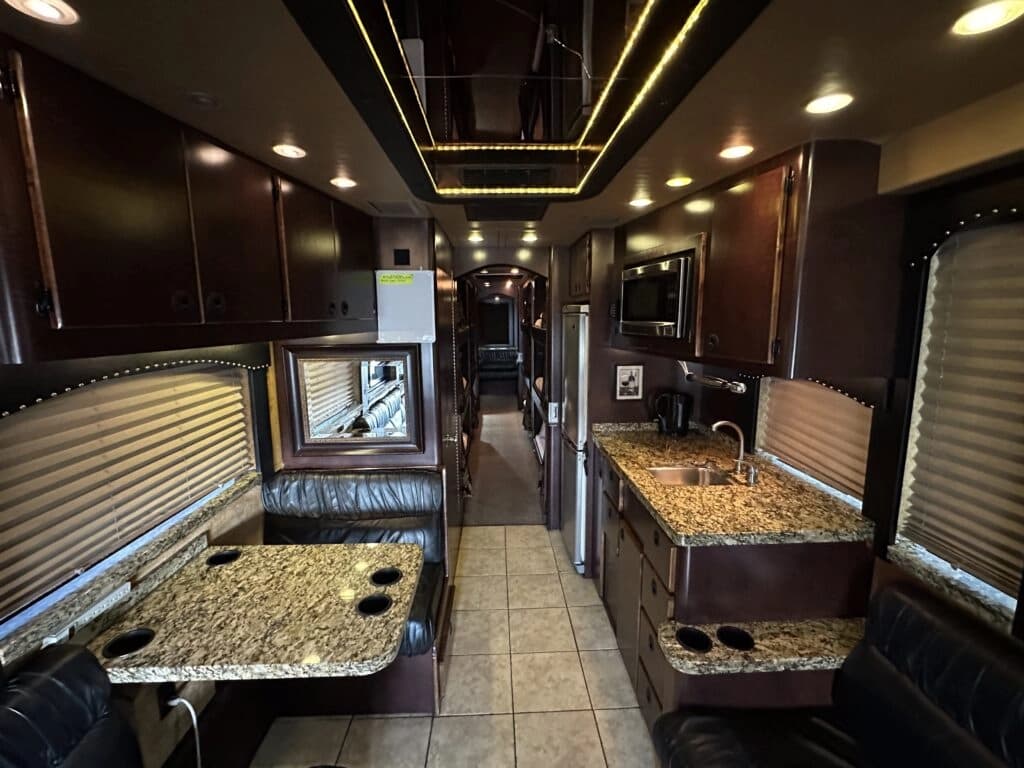 2008 Prevost XLII Entertainer Coach - Image 11