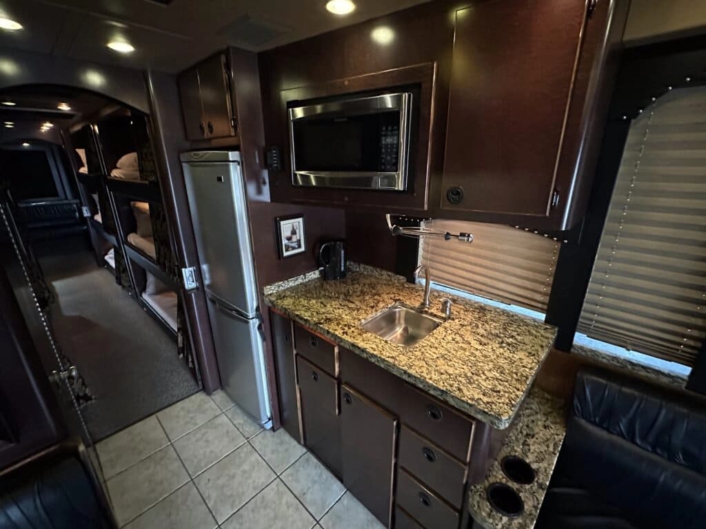2008 Prevost XLII Entertainer Coach - Image 12
