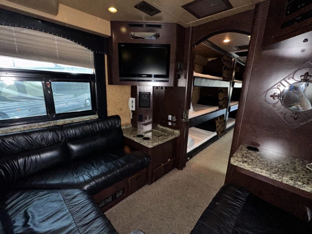 2008 Prevost XLII Entertainer Coach - Image 16
