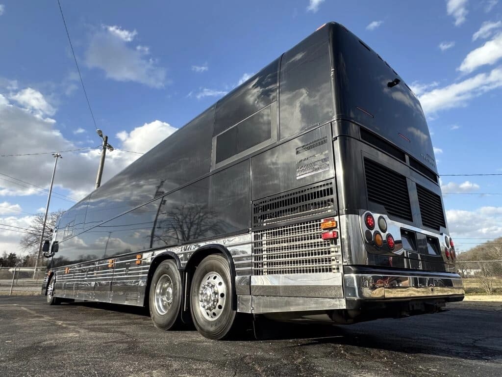 2008 Prevost XLII Entertainer Coach - Image 3