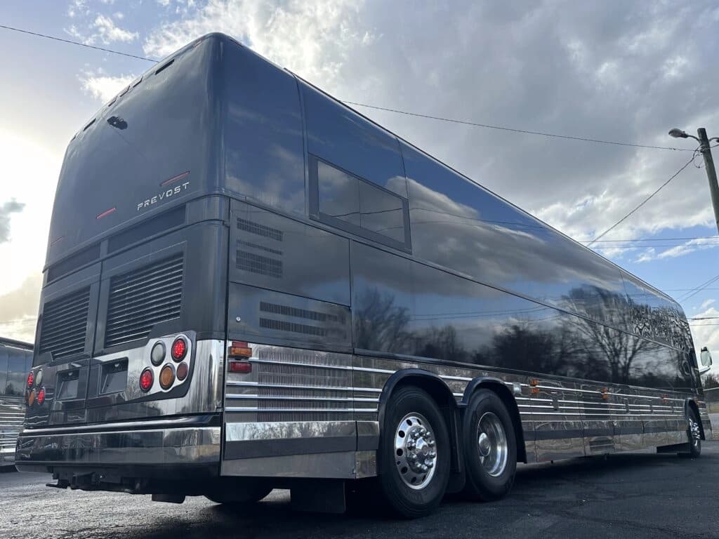 2008 Prevost XLII Entertainer Coach - Image 5