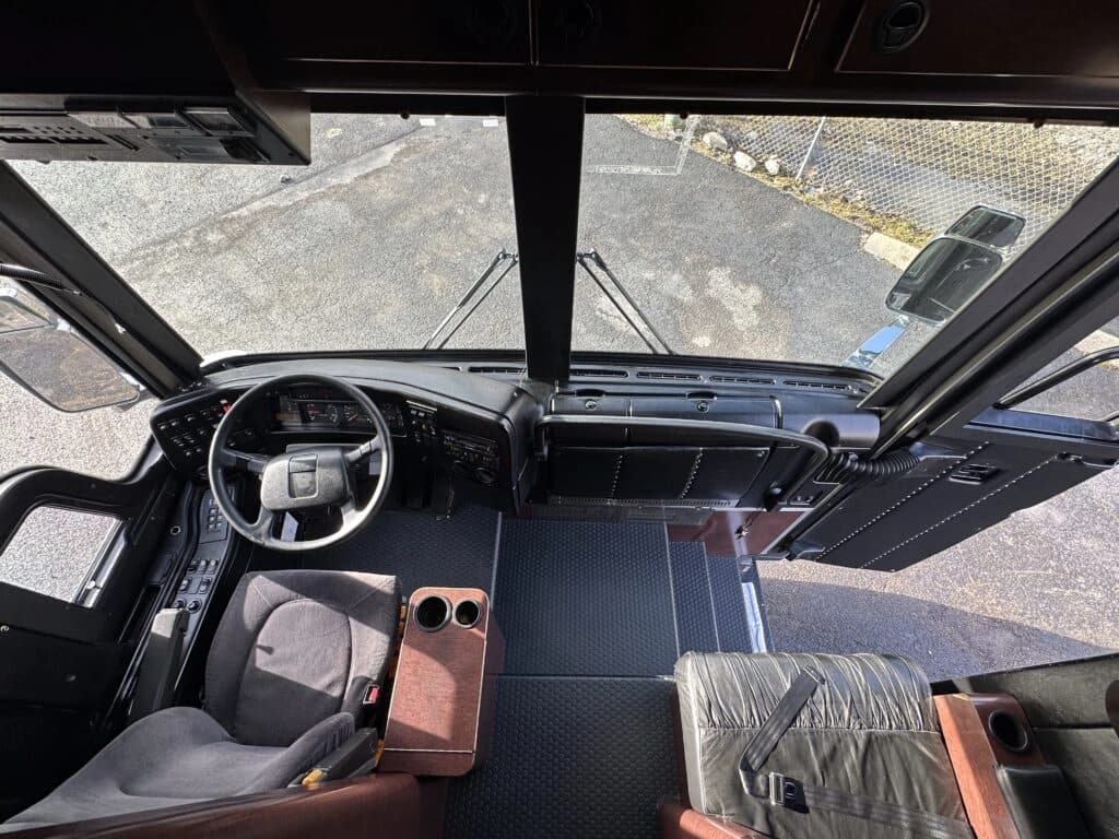2008 Prevost XLII Entertainer Coach - Image 9