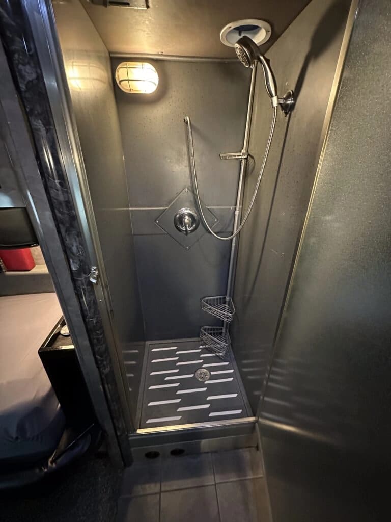 2003 Prevost XLII Entertainer Coach - Image 15