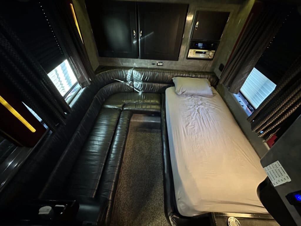 2003 Prevost XLII Entertainer Coach - Image 17