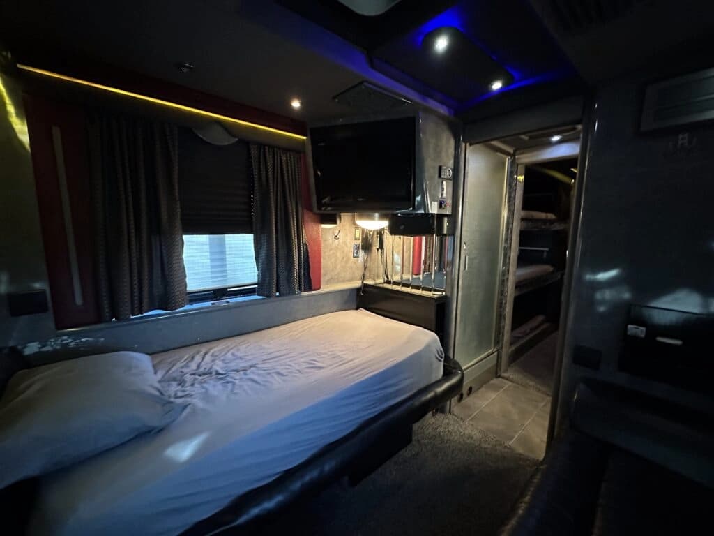 2003 Prevost XLII Entertainer Coach - Image 19