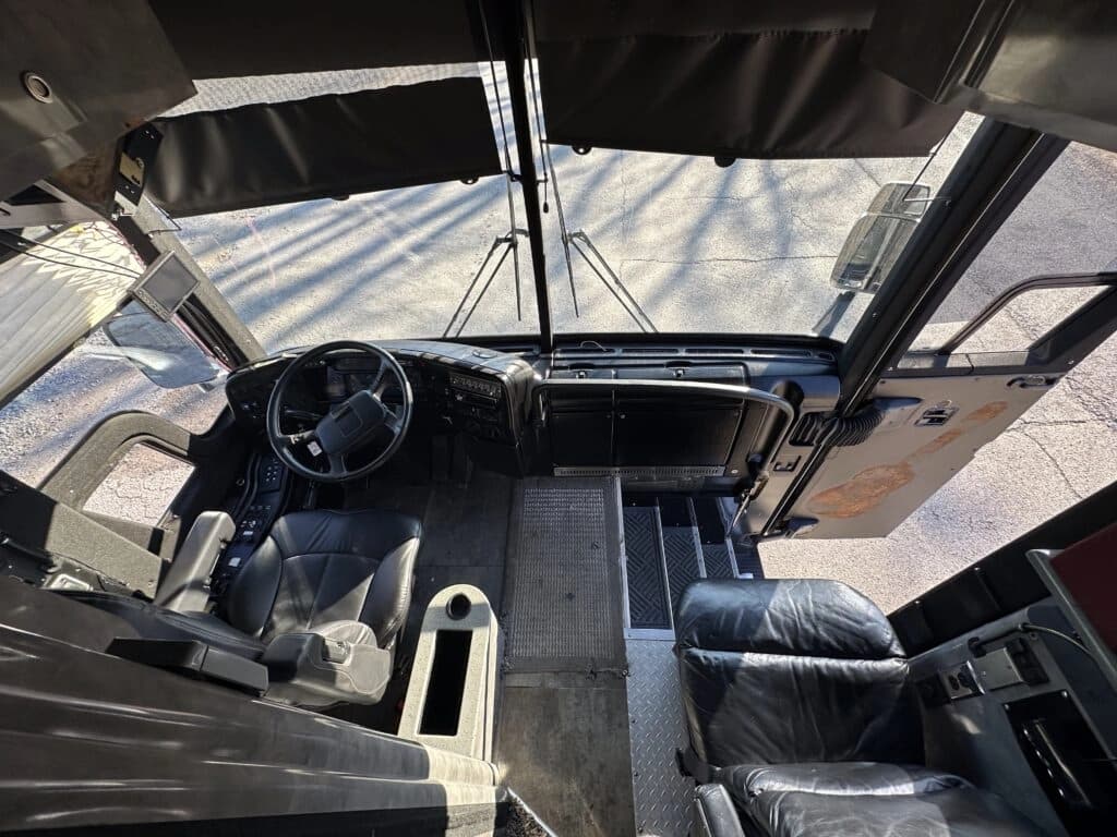 2003 Prevost XLII Entertainer Coach - Image 7