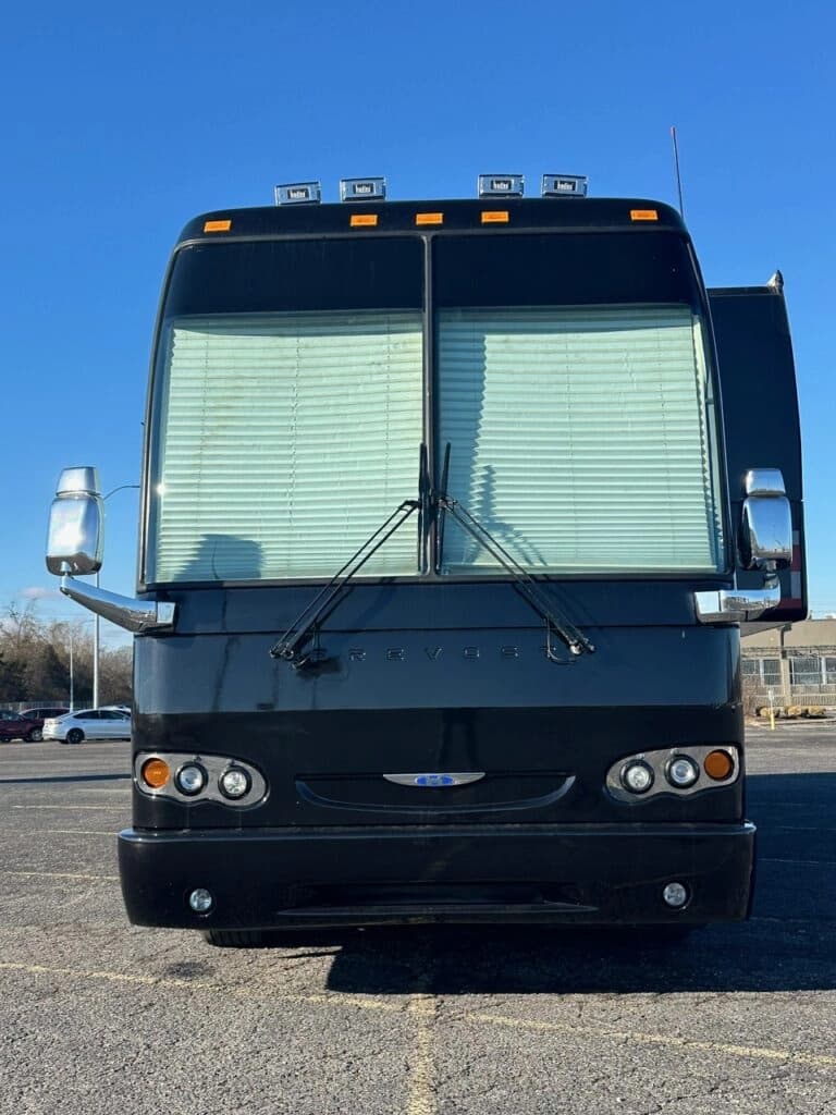 2008 Prevost H3-45 Entertainer Coach - Image 2