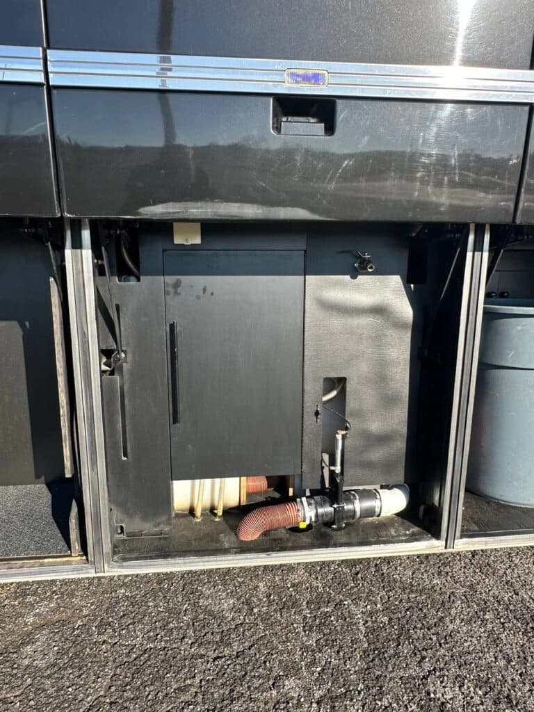 2008 Prevost H3-45 Entertainer Coach - Image 11
