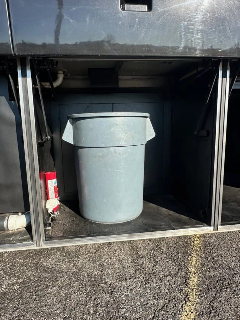 2008 Prevost H3-45 Entertainer Coach - Image 12