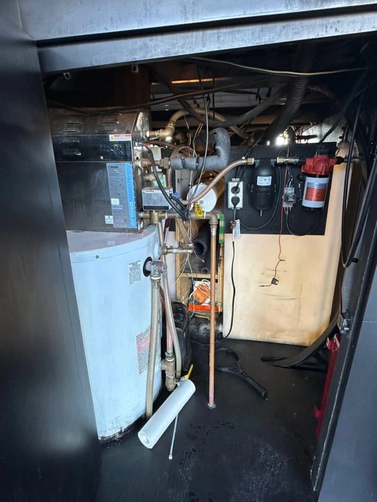 2008 Prevost H3-45 Entertainer Coach - Image 18
