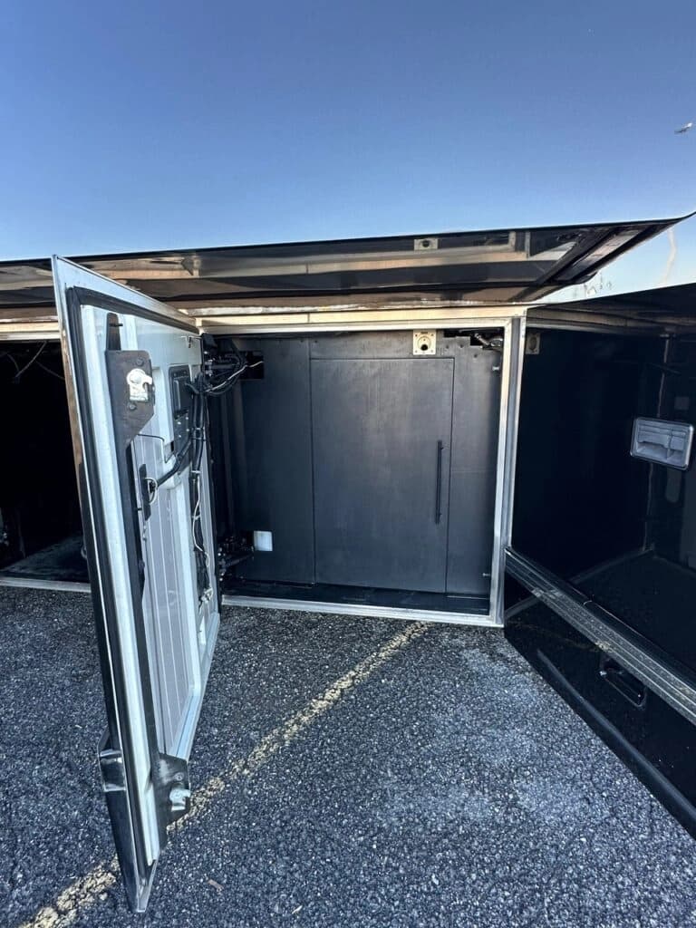 2008 Prevost H3-45 Entertainer Coach - Image 19