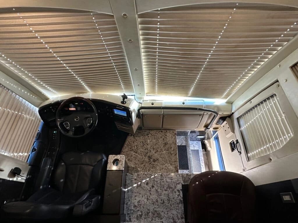 2008 Prevost H3-45 Entertainer Coach - Image 30