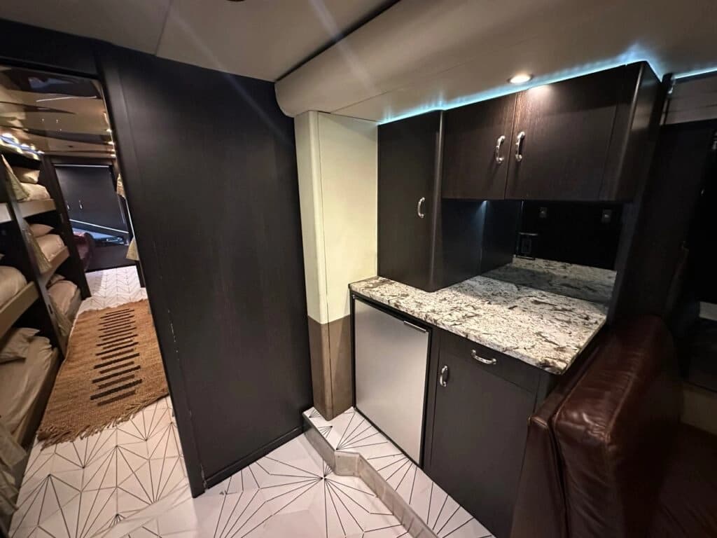 2008 Prevost H3-45 Entertainer Coach - Image 35