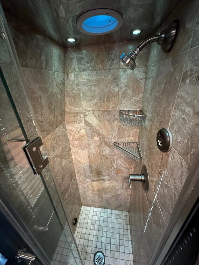 2008 Prevost H3-45 Entertainer Coach - Image 38
