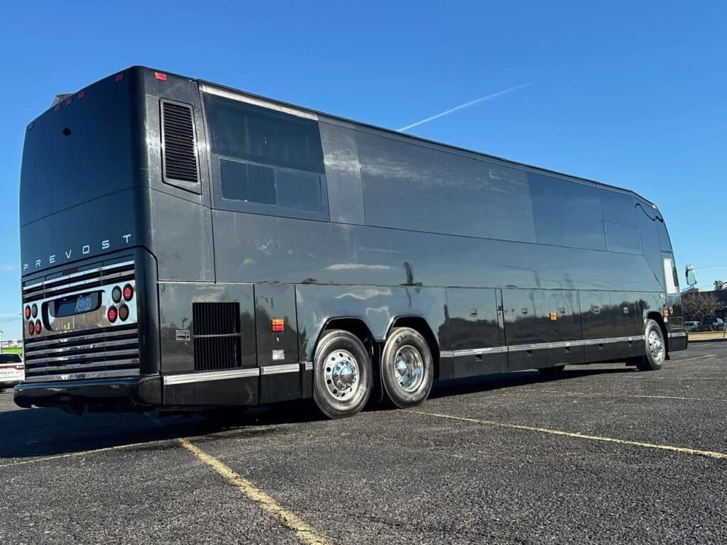 2008 Prevost H3-45 Entertainer Coach - Image 5