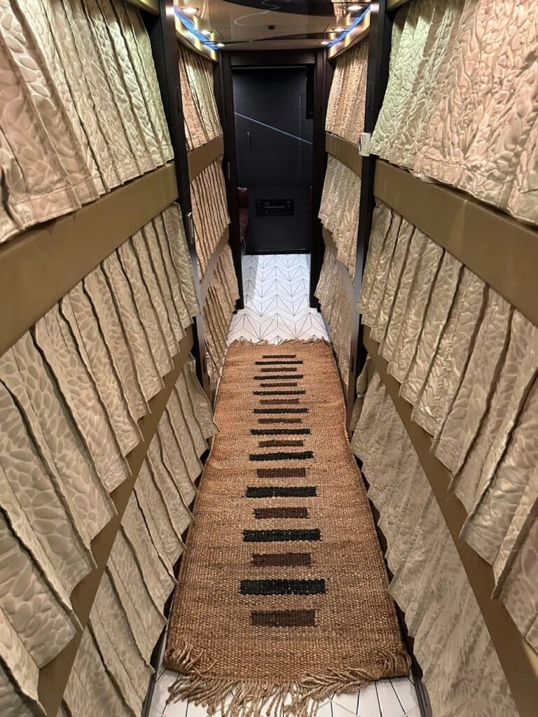 2008 Prevost H3-45 Entertainer Coach - Image 40