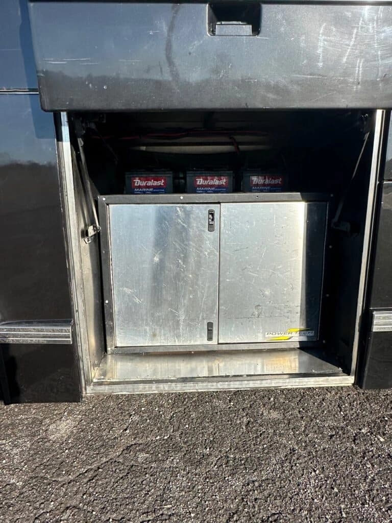 2008 Prevost H3-45 Entertainer Coach - Image 9