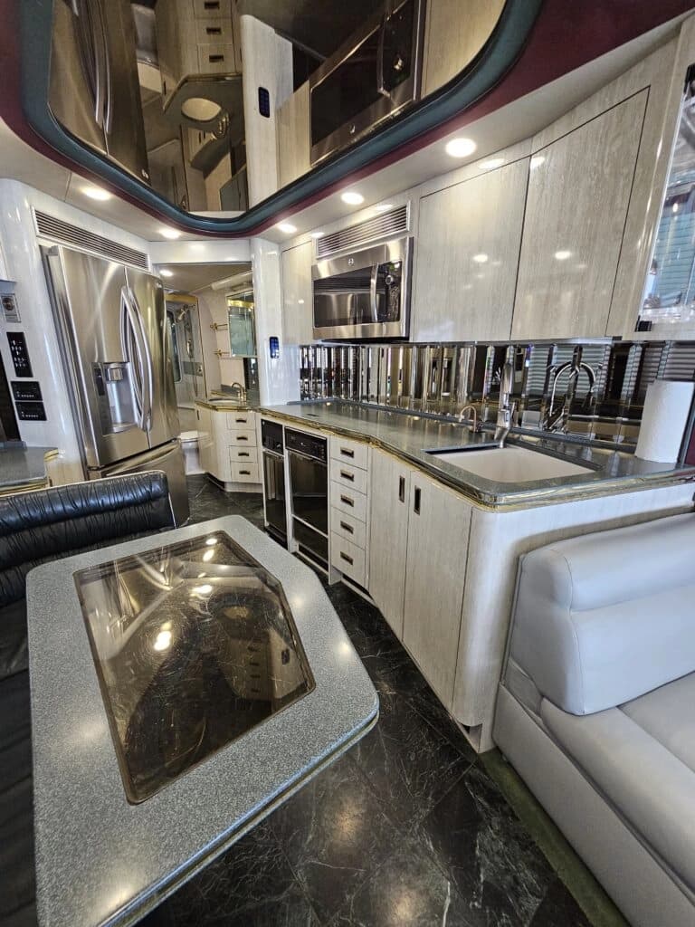 1993 Prevost XL Motor Home - Image 11