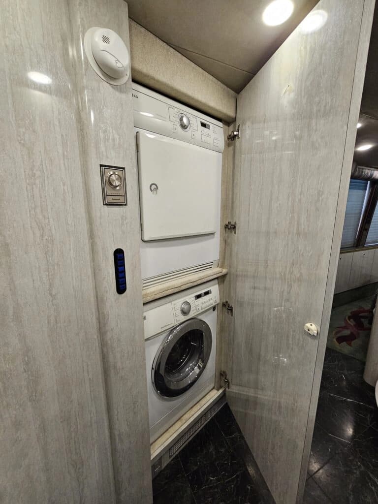 1993 Prevost XL Motor Home - Image 16