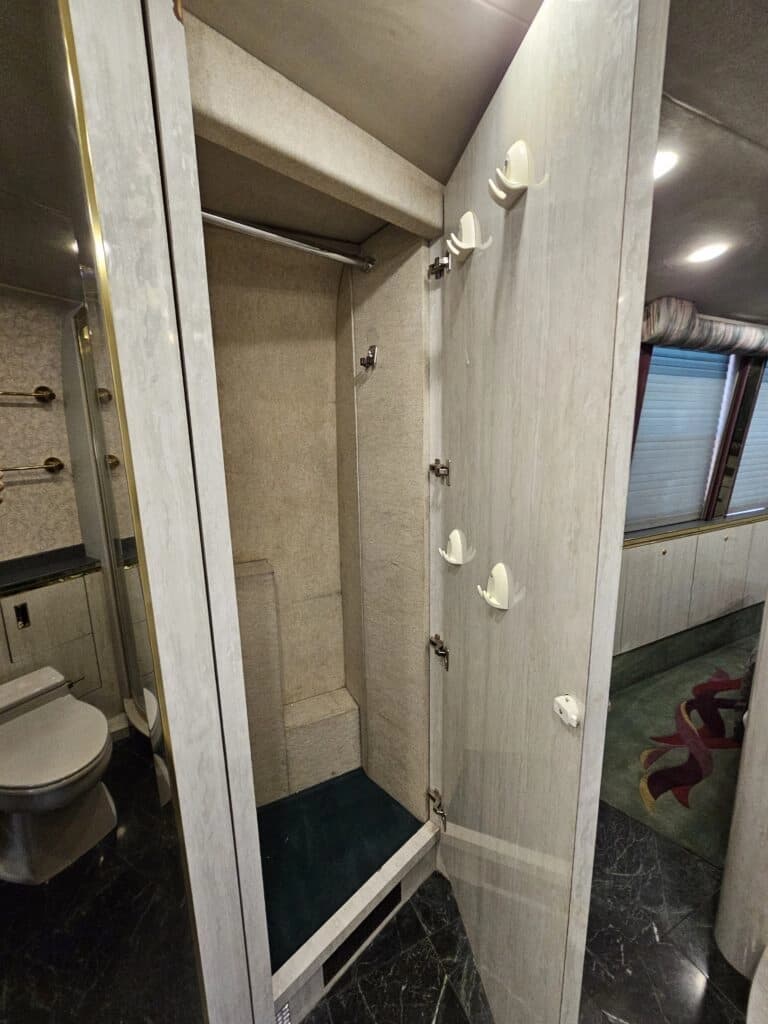 1993 Prevost XL Motor Home - Image 17