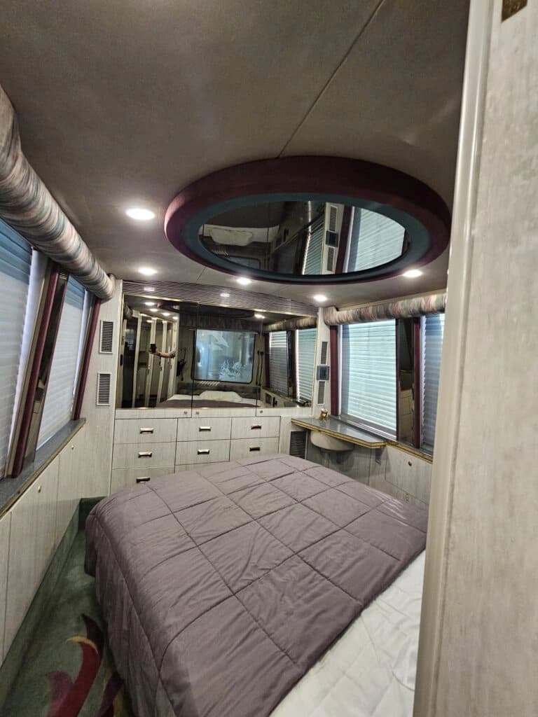 1993 Prevost XL Motor Home - Image 20