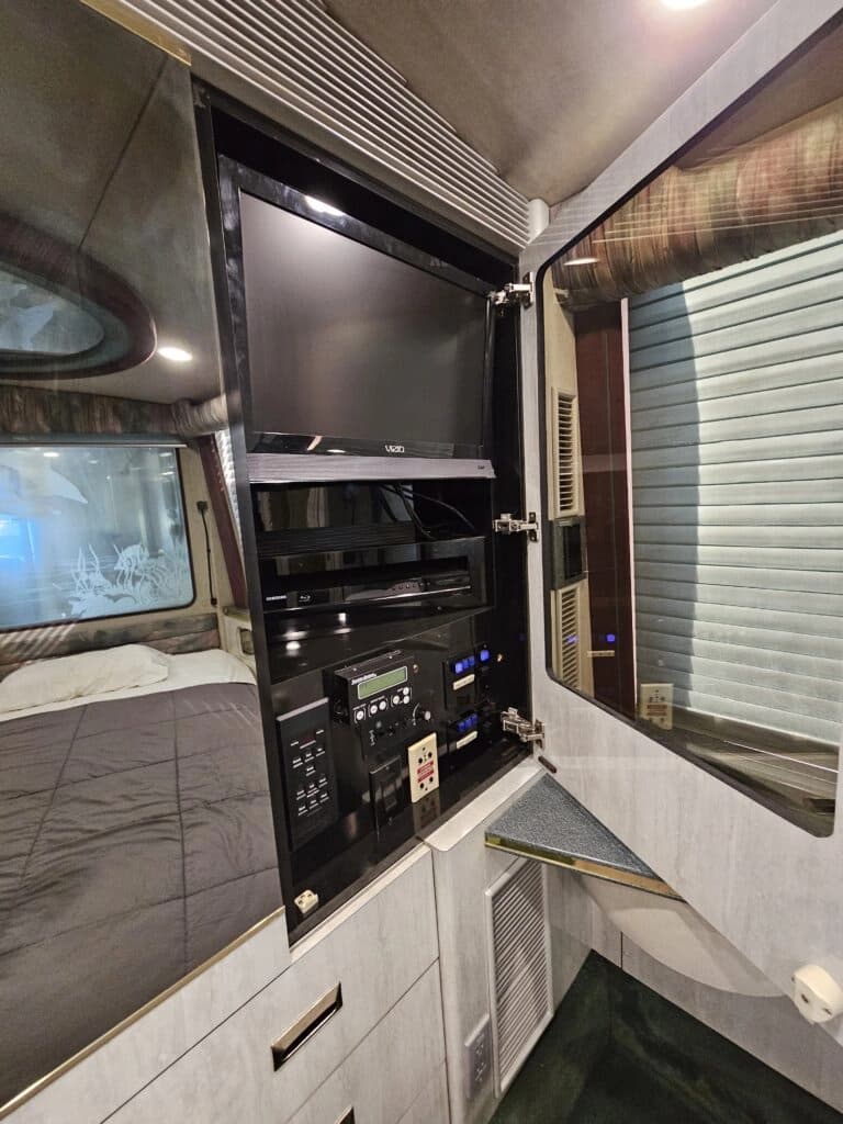 1993 Prevost XL Motor Home - Image 23