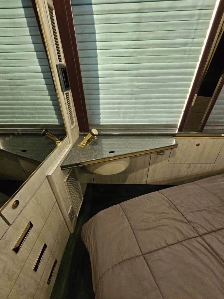 1993 Prevost XL Motor Home - Image 24
