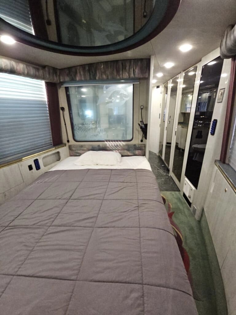 1993 Prevost XL Motor Home - Image 25