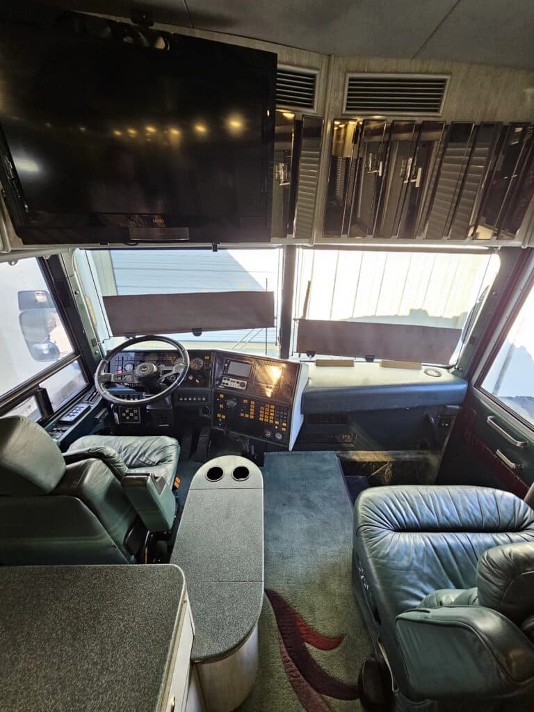1993 Prevost XL Motor Home - Image 8