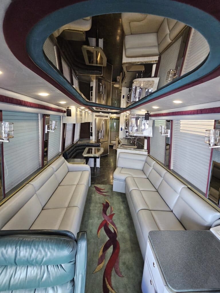 1993 Prevost XL Motor Home - Image 9