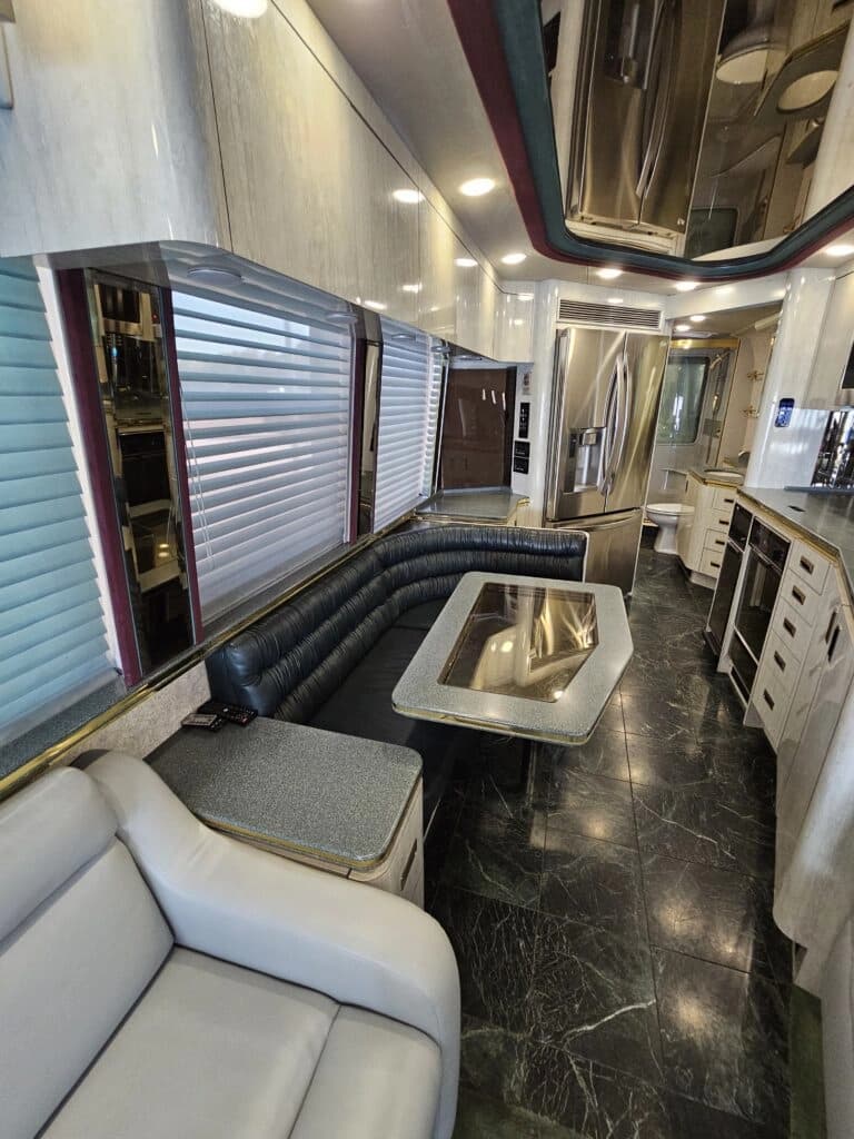 1993 Prevost XL Motor Home - Image 10