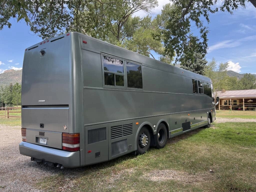 2001 Van Hool S-2145 Entertainer Coach - Image 1