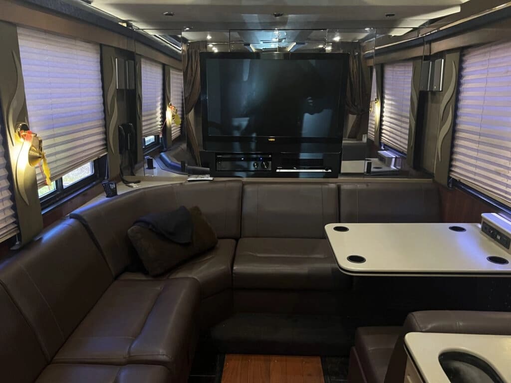 2001 Van Hool S-2145 Entertainer Coach - Image 14